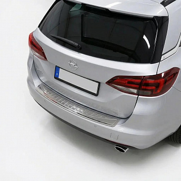 Nerez leštěný kryt horní hrany zadního nárazníku Opel Astra K kombi 2015-21 Nerez leštěný kryt horní hrany zadního nárazníku Opel Astra K kombi 2015-21