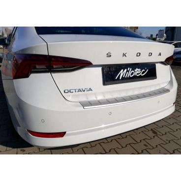 Škoda Octavia 4 2020+ Práh pátých dveří s výstupky stříbrný