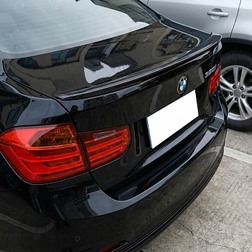 Zadní křídlo Gloss Black BMW 3 F30 Zadní křídlo Gloss Black BMW 3 F30