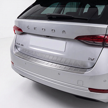 Nerez broušený kryt horní hrany zadního nárazníku Škoda Octavia IV 2020+ liftback Nerez broušený kryt horní hrany zadního nárazníku Škoda Octavia IV 2020+ liftback