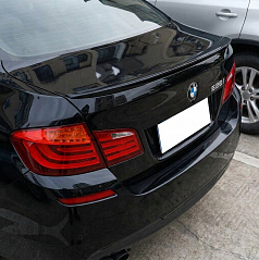 Zadní křídlo Gloss Black BMW 5 F10