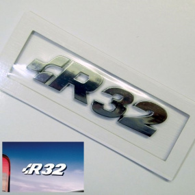Znak VW R32 chrom s podlepením