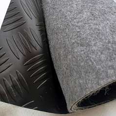 Protiskluzová černá  gumová rohož se vzorem šachovnicového plechu 300 x 200 cm